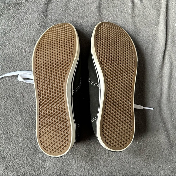 Vans - Picture 3 of 6